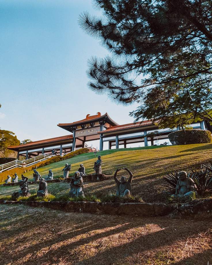 Templo Zu Lai, em Cotia, reabre para visitas - 20/05/2022 - Passeios - Guia  Folha